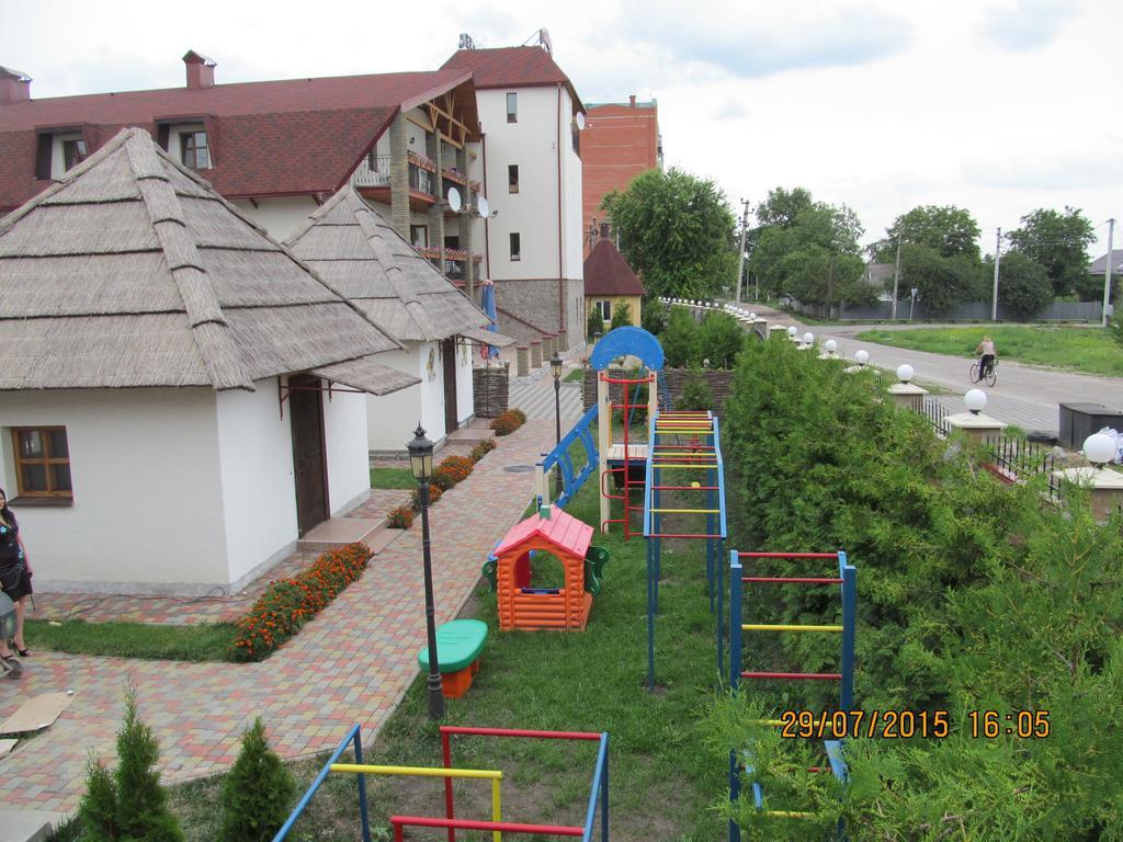 Stara Vezha Hotel Boryspilʼ Exterior foto